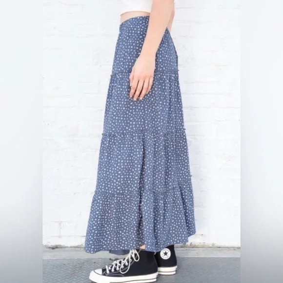 Brandy Melville - Izzy Floral Maxi Skirt in Blue & White - Picture 2 of 11